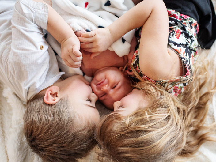 photographe séance photo famille bébé enfants Toulouse lauragais cocooning frere soeur fratrie