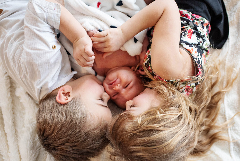 photographe séance photo famille bébé enfants Toulouse lauragais cocooning frere soeur fratrie