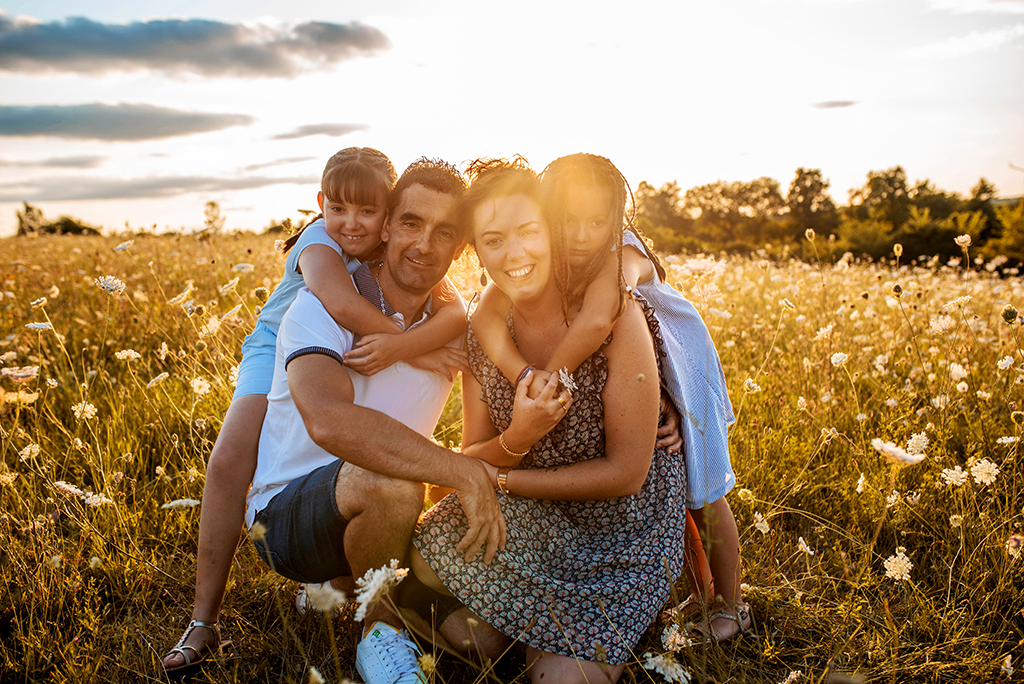 séance photo famille enfants portrait couple Toulouse lauragais golden hour champêtre champs
