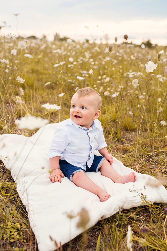 photographe séance photo famille bébé enfants Toulouse lauragais champs fleur golden hour