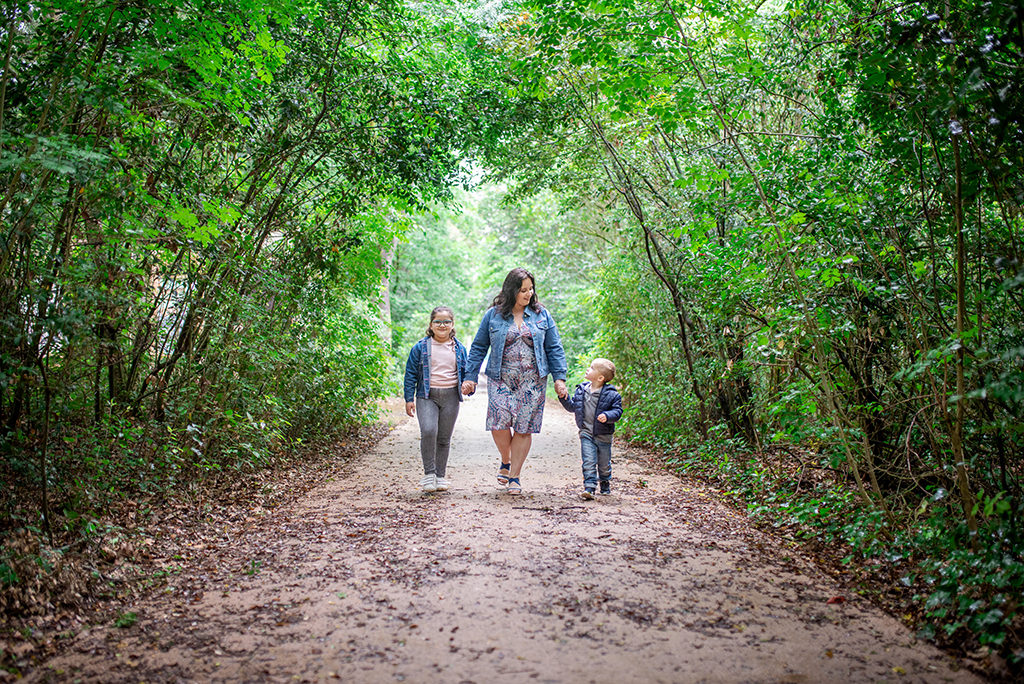 photographe séance photo famille bébé enfants Toulouse lauragais champs fleur golden hour