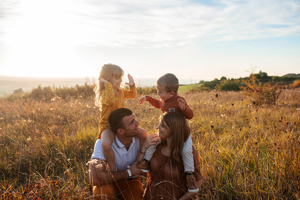 photographe séance photo grossesse bébé famille bébé enfants Toulouse lauragais champs fleur golden hour