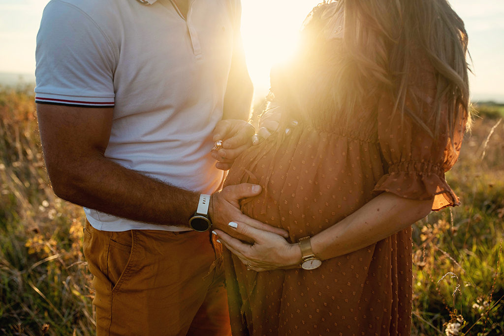 photographe séance photo grossesse bébé famille bébé enfants Toulouse lauragais champs fleur golden hour
