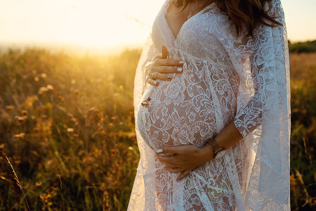 photographe séance photo grossesse bébé famille bébé enfants Toulouse lauragais champs fleur golden hour boho bohème