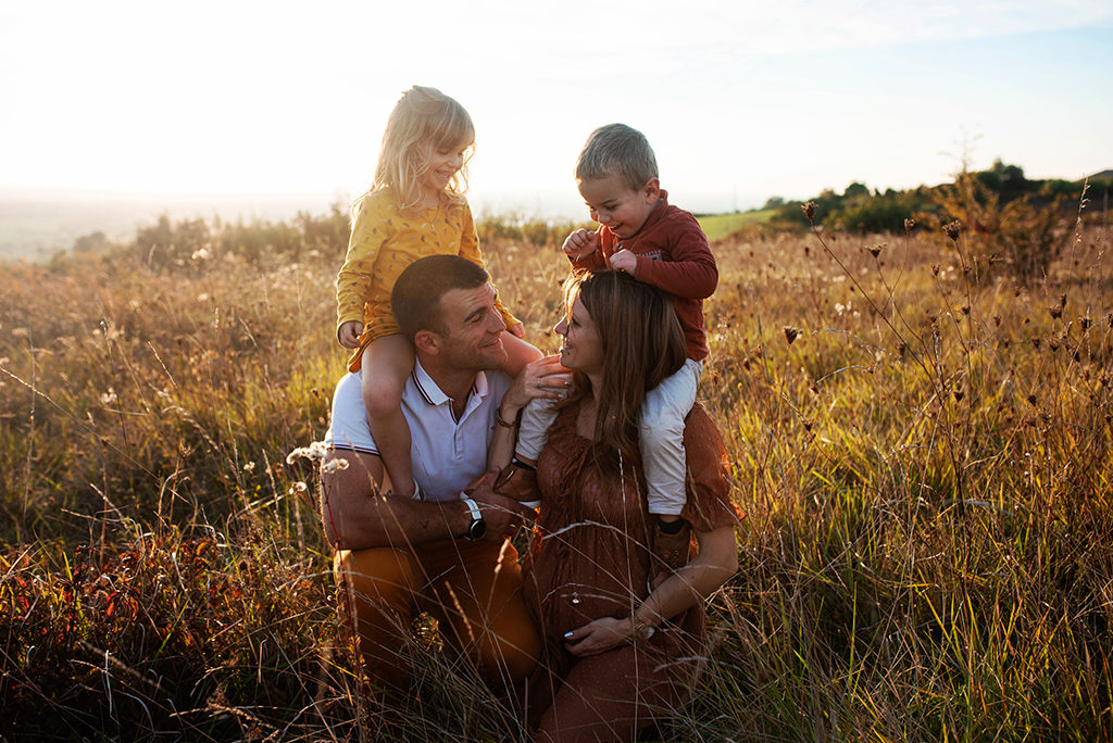 photographe séance photo grossesse bébé famille bébé enfants Toulouse lauragais champs fleur golden hour