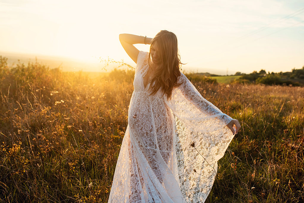photographe séance photo grossesse bébé famille bébé enfants Toulouse lauragais champs fleur golden hour boho bohème