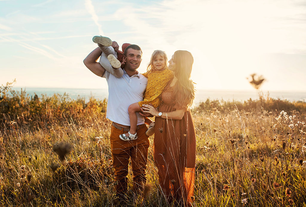 photographe séance photo grossesse bébé famille bébé enfants Toulouse lauragais champs fleur golden hour