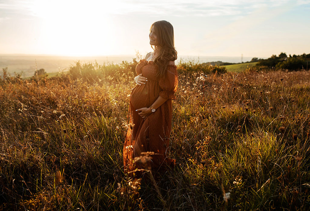 photographe séance photo grossesse bébé famille bébé enfants Toulouse lauragais champs fleur golden hour