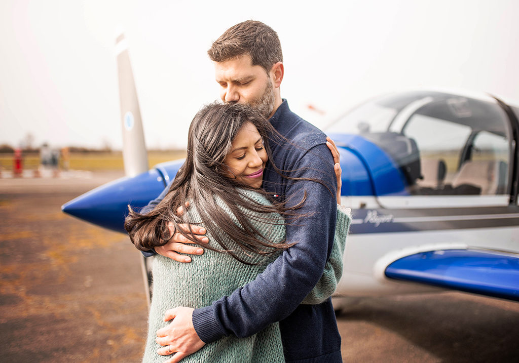 photographe séance photo couple engagement elopement toulouse aude occitanie lauragais avion plane aeroport aerodrome muret