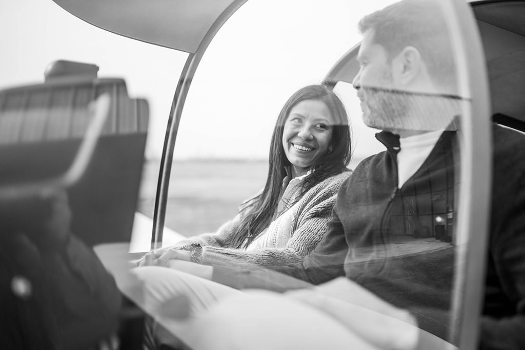 photographe séance photo couple engagement elopement toulouse aude occitanie lauragais avion plane aeroport aerodrome muret