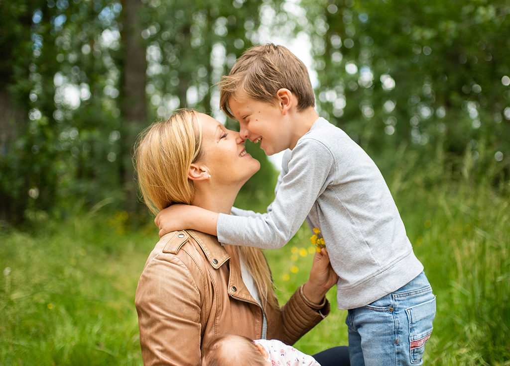 séance photo famille enfants portrait couple Toulouse lauragais printemps bébé enfant timide aude tarn occitanie ariège