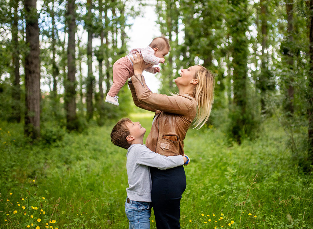 séance photo famille enfants portrait couple Toulouse lauragais printemps bébé enfant timide aude tarn occitanie ariège