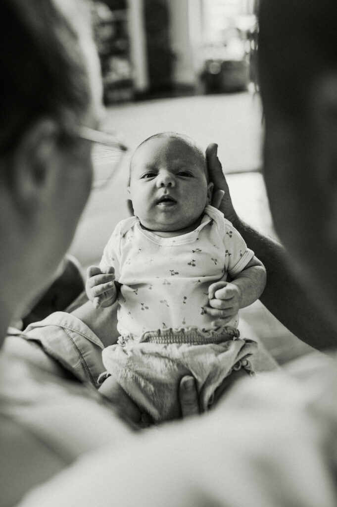 Photographe-séance-famille-bébé-Toulouse-Lauragais-Aude-Labastide-d'anjou-dans-votre-cocon