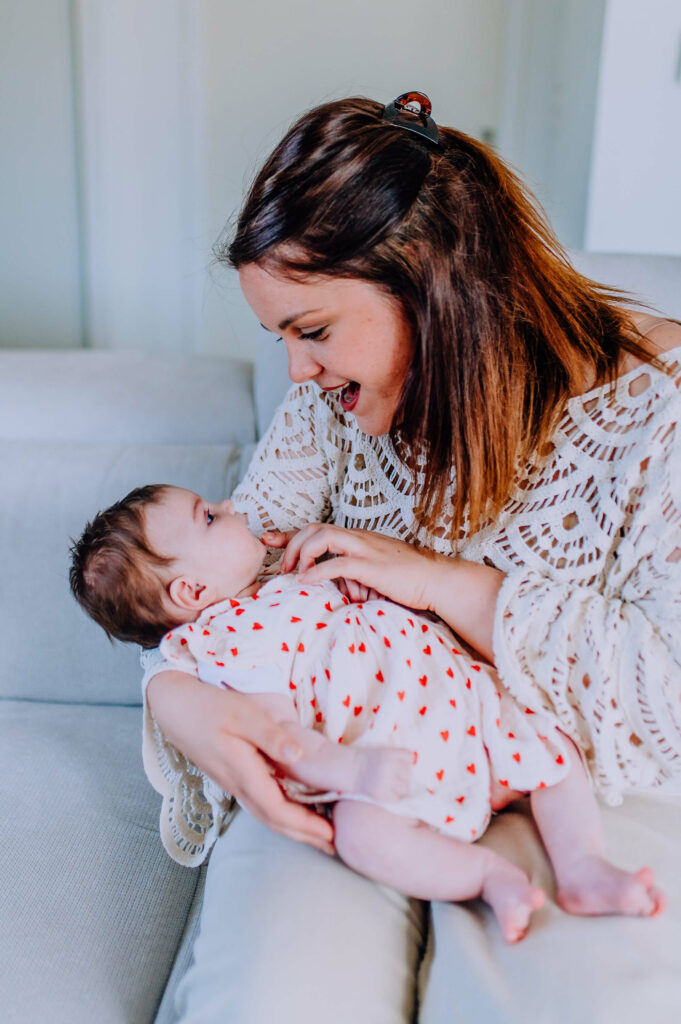 Photographe-séance-famille-bébé-Toulouse-Lauragais-Aude-Labastide-d'anjou-intérieur