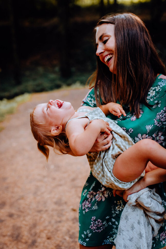 Photographe-séance-famille-bébé-Toulouse-Lauragais-Aude-Labastide-d'anjou-maman