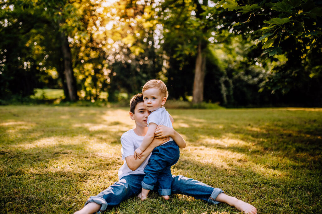 Photographe-séance-famille-bébé-Toulouse-Lauragais-Aude-Labastide-d'anjou-portrait-frère