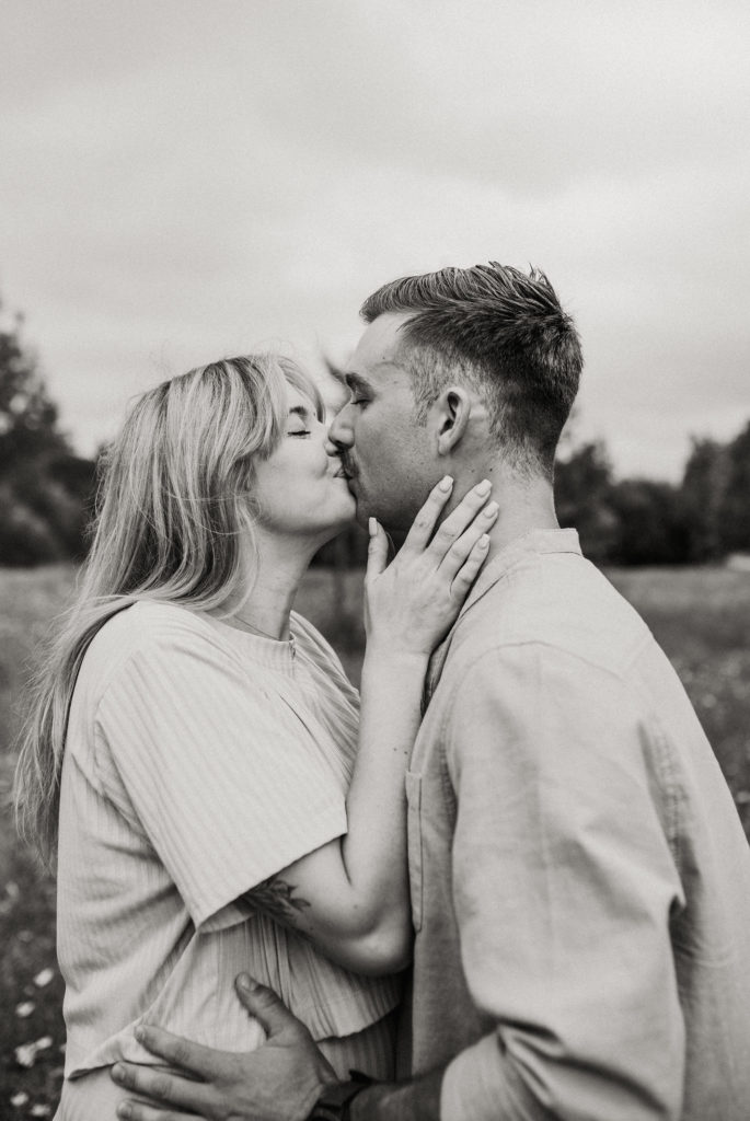 séance photo famille enfants grossesse portrait couple Toulouse lauragais lac Céline S photographies fun rire naturel