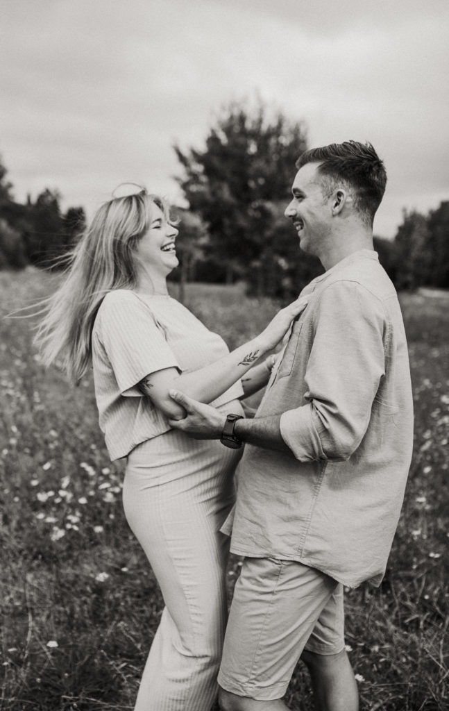 séance photo famille enfants grossesse portrait couple Toulouse lauragais lac Céline S photographies fun rire naturel