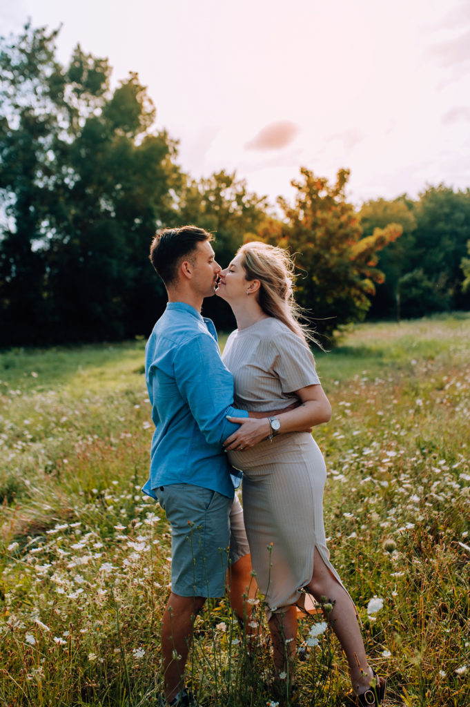 séance photo famille enfants grossesse portrait couple Toulouse lauragais lac Céline S photographies fun rire naturel