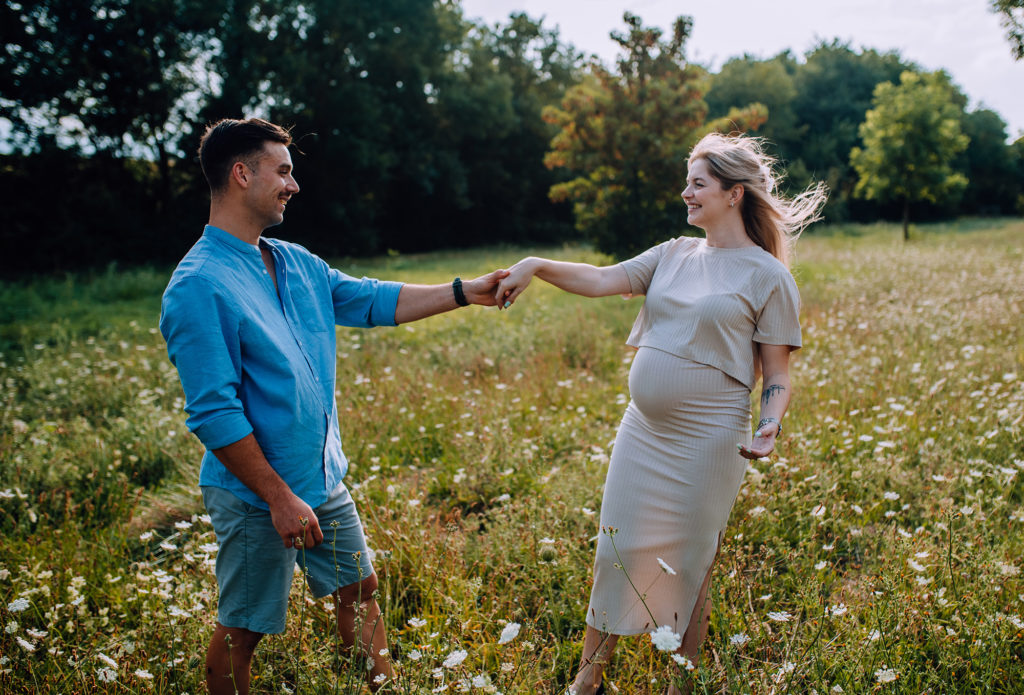 séance photo famille enfants grossesse portrait couple Toulouse lauragais lac Céline S photographies fun rire naturel