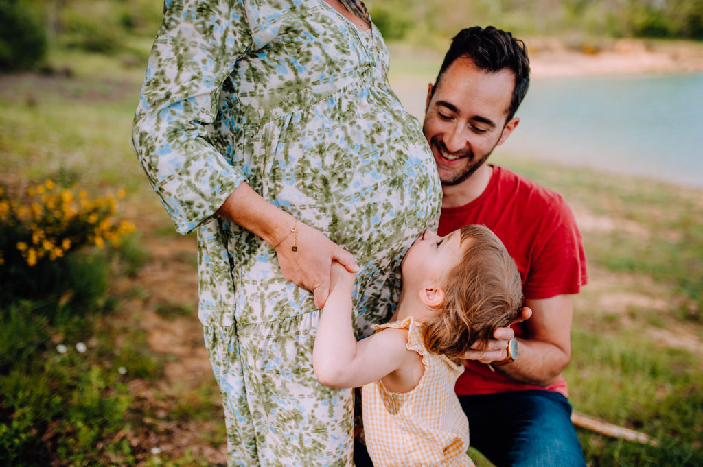 séance photo famille enfants grossesse portrait couple Toulouse lauragais lac Céline S photographies fun rire naturel