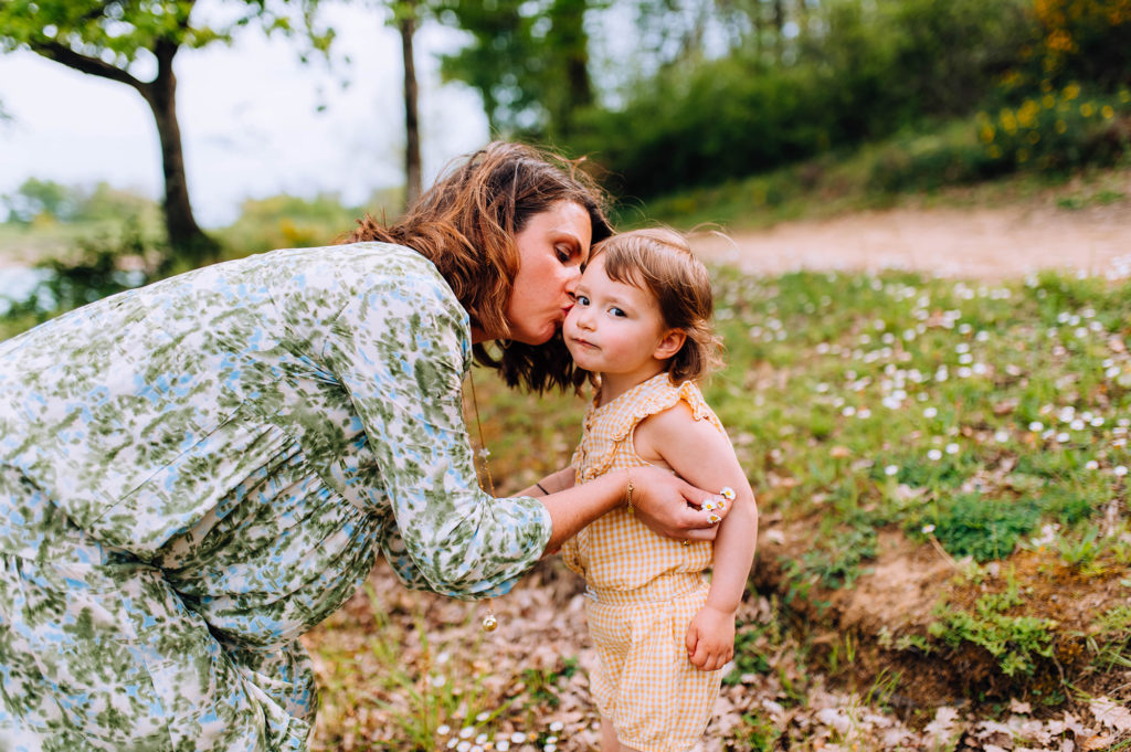séance photo famille enfants grossesse portrait couple Toulouse lauragais lac Céline S photographies fun rire naturel