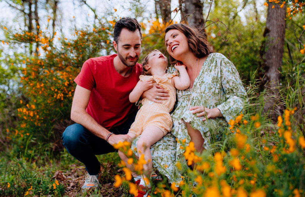 séance photo famille enfants grossesse portrait couple Toulouse lauragais lac Céline S photographies fun rire naturel