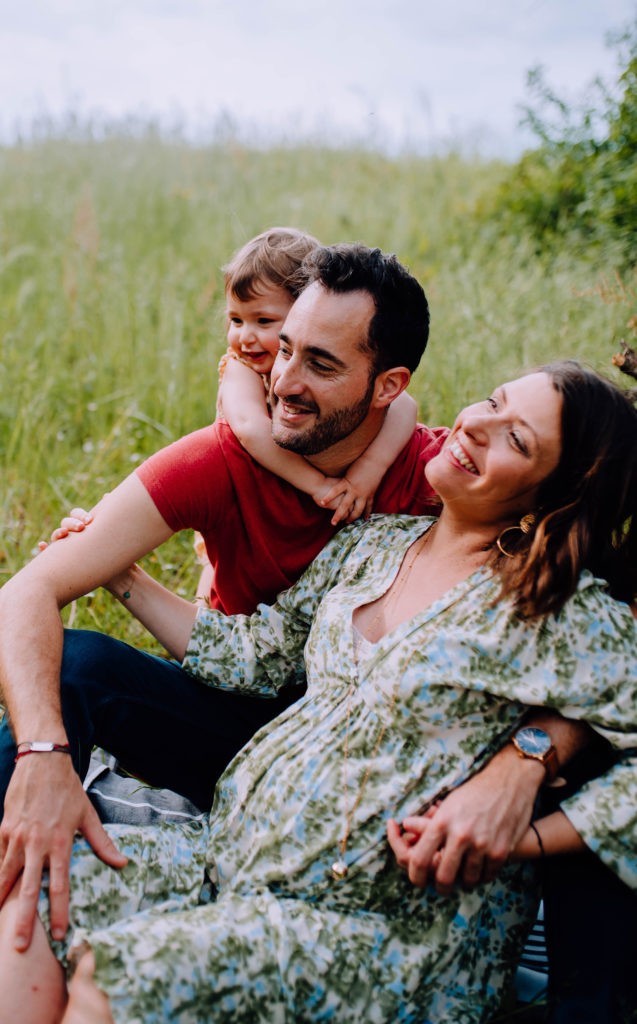 séance photo famille enfants grossesse portrait couple Toulouse lauragais lac Céline S photographies fun rire naturel