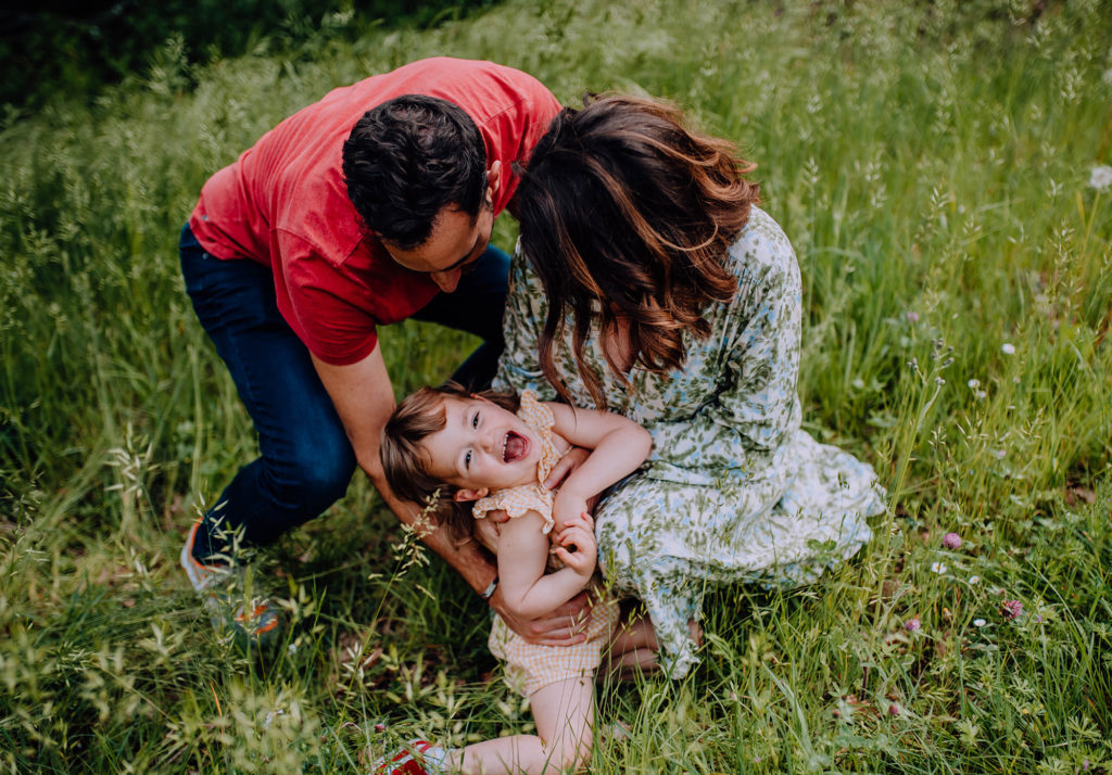 séance photo famille enfants grossesse portrait couple Toulouse lauragais lac Céline S photographies fun rire naturel