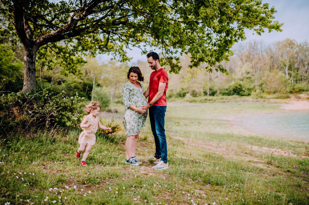 séance photo famille enfants grossesse portrait couple Toulouse lauragais lac Céline S photographies fun rire naturel