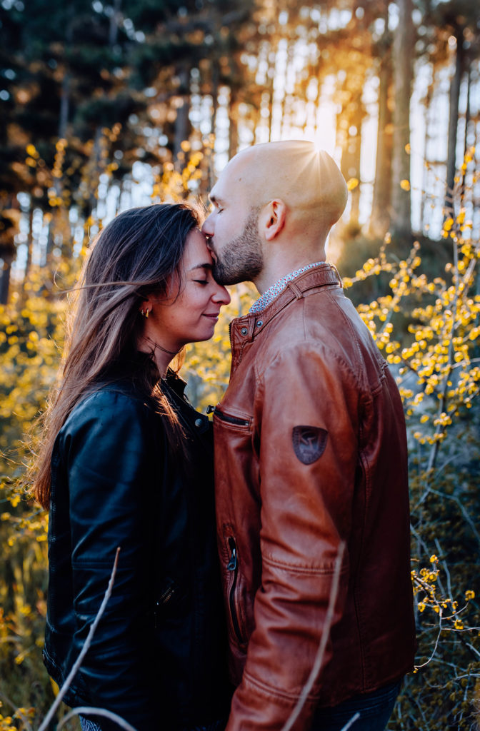 séance photo engagement elopement couple portrait couple Toulouse lauragais lac Céline S photographies naturel pas de poses mariage