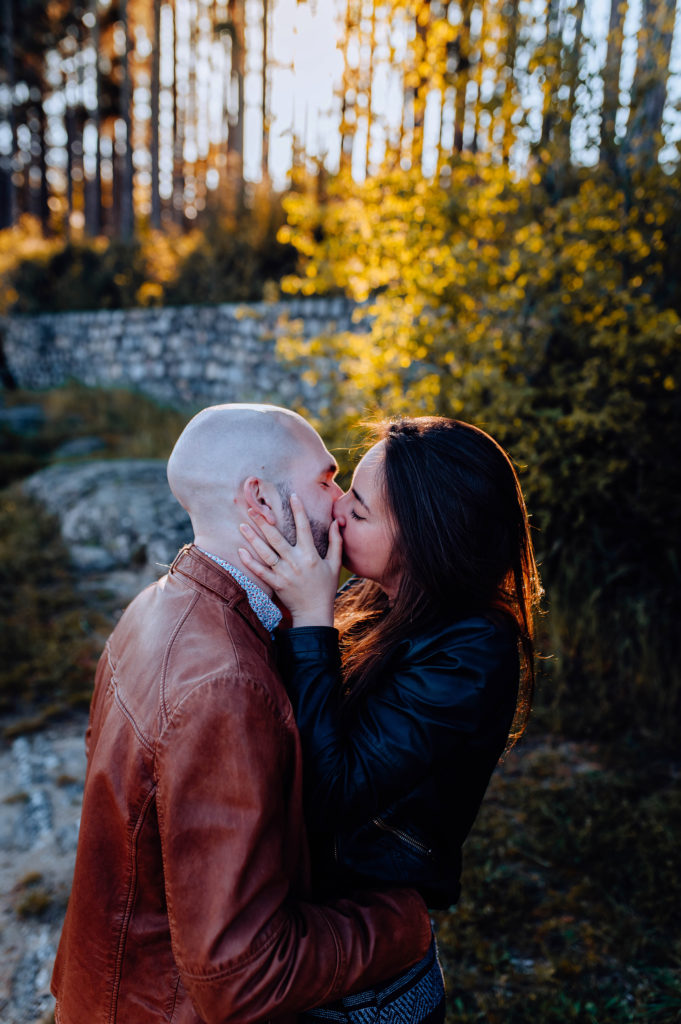 séance photo engagement elopement couple portrait couple Toulouse lauragais lac Céline S photographies naturel pas de poses mariage