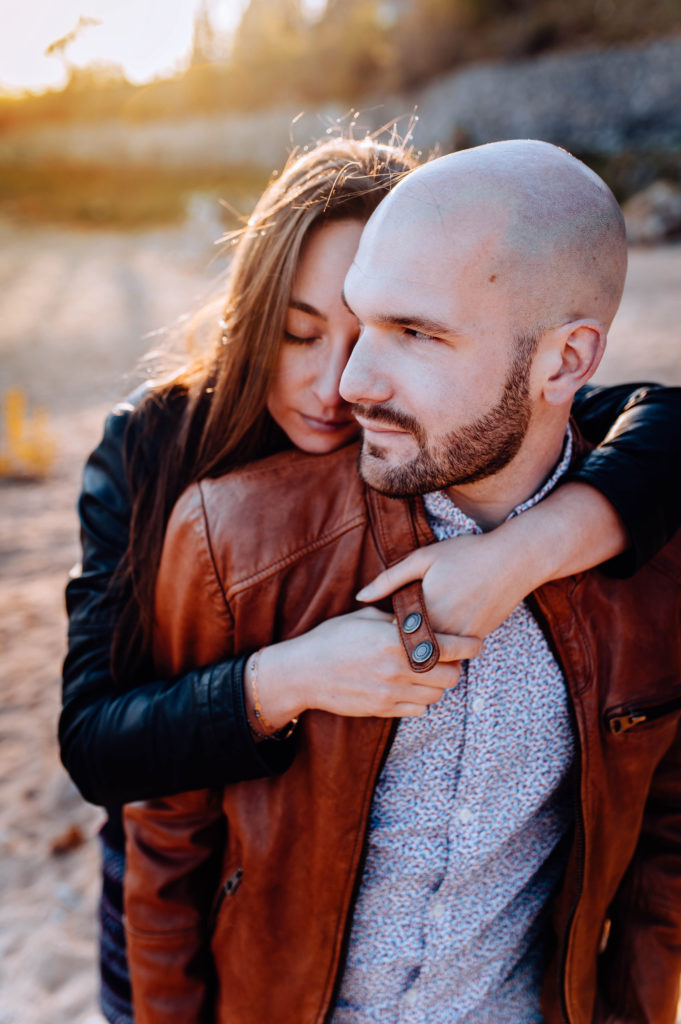 séance photo engagement elopement couple portrait couple Toulouse lauragais lac Céline S photographies naturel pas de poses mariage