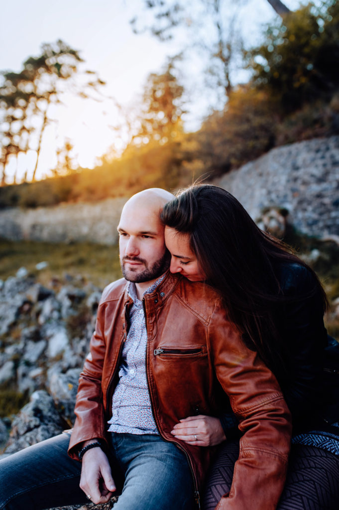 séance photo engagement elopement couple portrait couple Toulouse lauragais lac Céline S photographies naturel pas de poses mariage