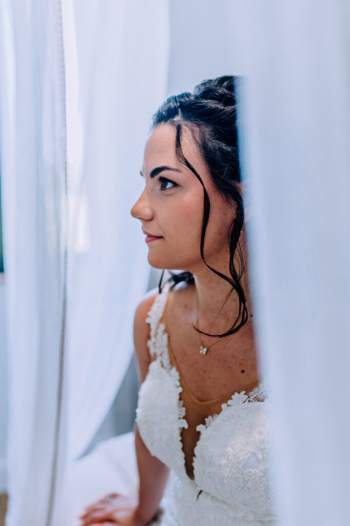 Photographe-mariage-Toulouse-Lauragais-Goldenhour-Aude-Labastide-d'anjou-chateau-Busquette-portrait-mariée