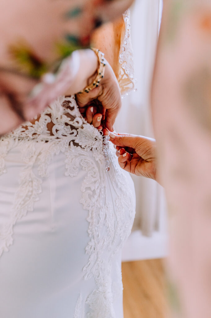 Photographe-mariage-Toulouse-Lauragais-Goldenhour-Aude-Labastide-d'anjou-chateau-Busquette-preparatifs-mariée