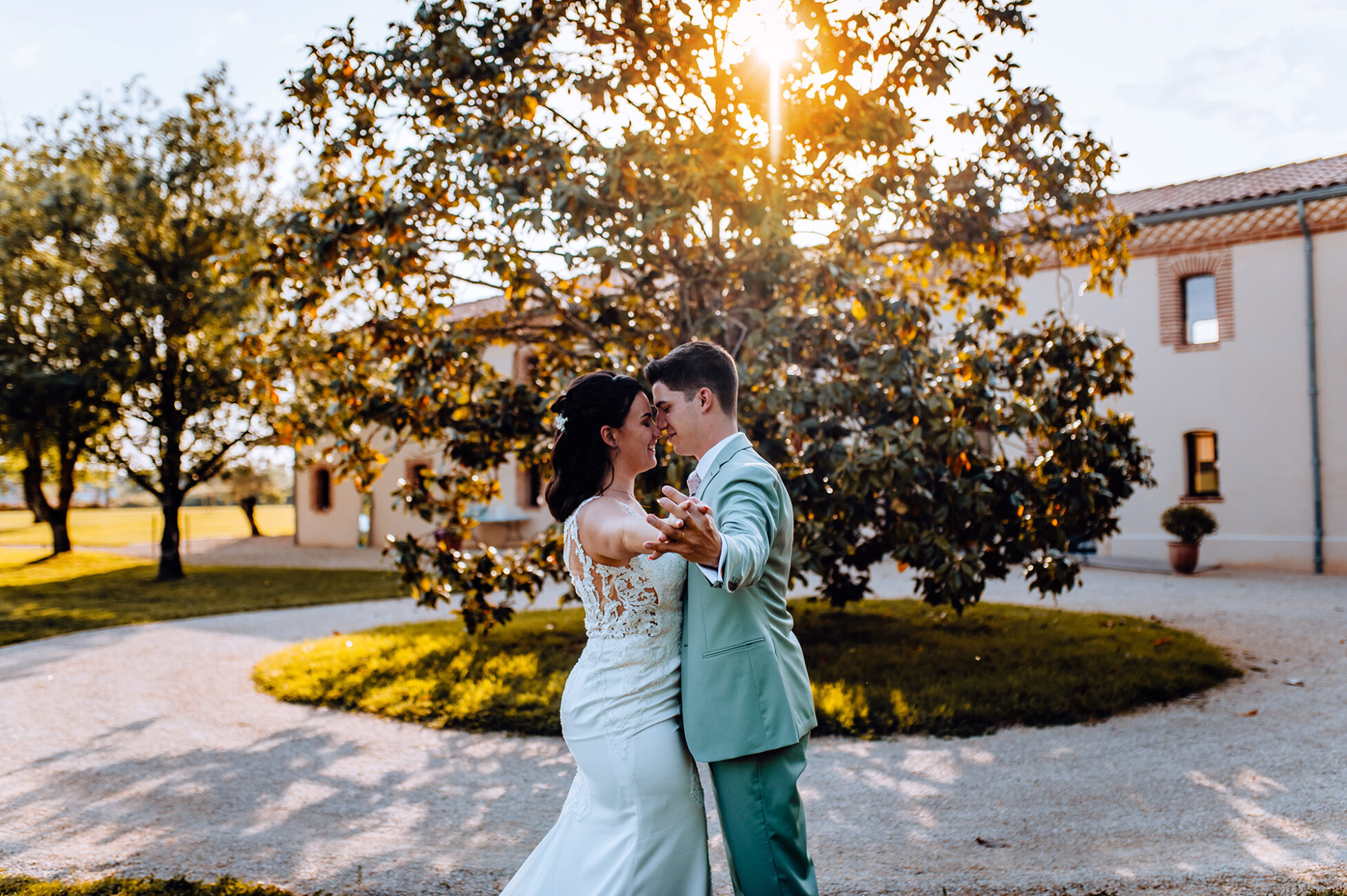 Photographe-mariage-Toulouse-Lauragais-Goldenhour-Aude-Labastide-d'anjou-chateau-Busquette-séance-couple-Castelnaudary