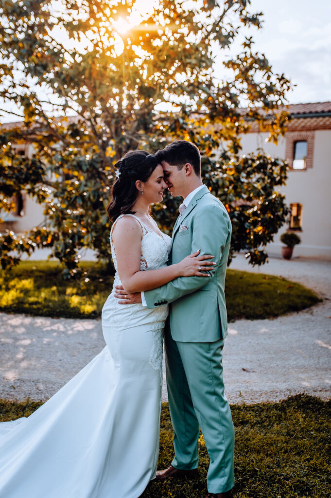 Photographe-mariage-Toulouse-Lauragais-Goldenhour-Aude-Labastide-d'anjou-chateau-Busquette-séance-couple-mariés