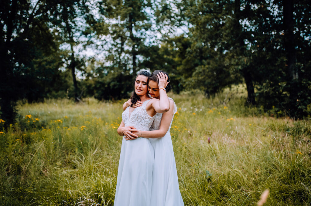 Photographe-mariage-Toulouse-Lauragais-Goldenhour-Aude-reportage-lgbt-domaine-barrots-coloré-séance-couple