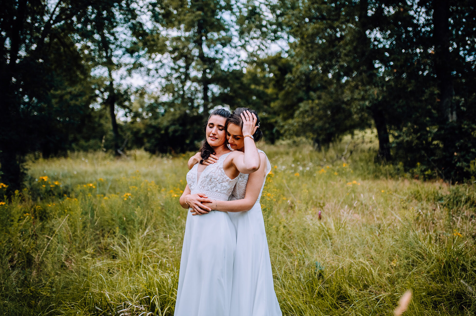 Photographe-mariage-Toulouse-Lauragais-Goldenhour-Aude-reportage-lgbt-domaine-barrots-coloré-séance-couple