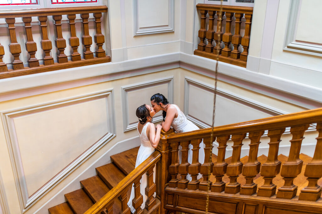 Photographe-mariage-Toulouse-Lauragais-Goldenhour-Aude-reportage-lgbt-domaine-barrots-les-mariées