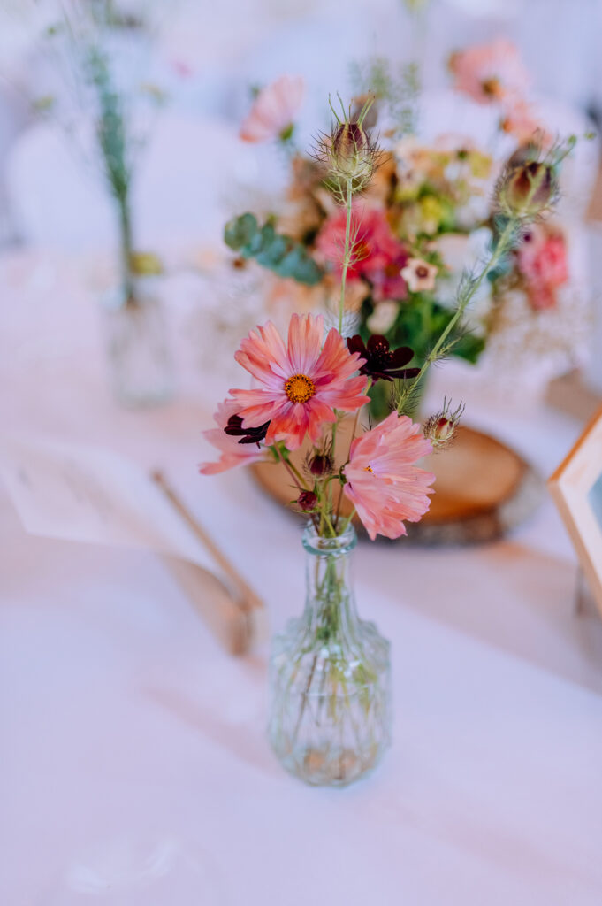Photographe-mariage-Toulouse-Lauragais-Goldenhour-Aude-reportage-lgbt-domaine-barrots-salle-déco-table