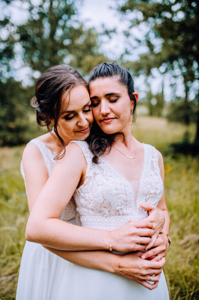 Photographe-mariage-Toulouse-Lauragais-Goldenhour-Aude-reportage-lgbt-domaine-barrots-séance-couple-photos
