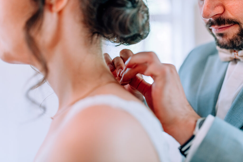 Photographe-mariage-Toulouse-Lauragais-Goldenhour-Aude-reportage-lgbt-habillage