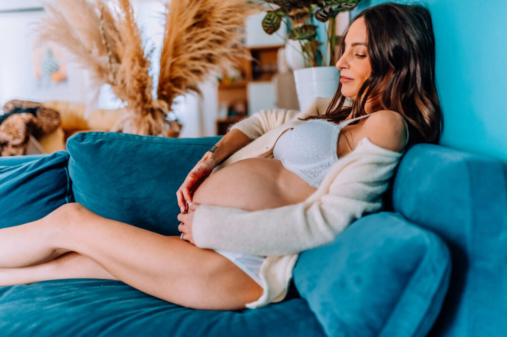 Photographe-séance-grossesse-interieur-bébé-Toulouse-Lauragais-Aude-Labastide d'anjou